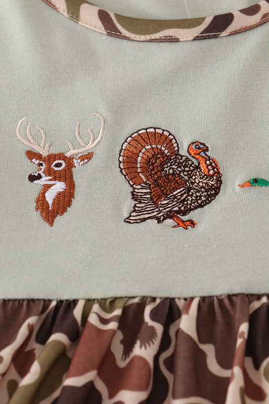 Camouflage hunting ruffle pants set