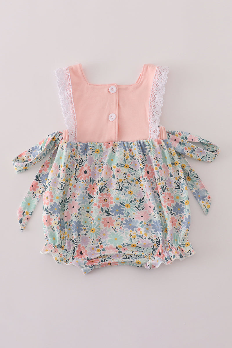 Pink floral character bubble