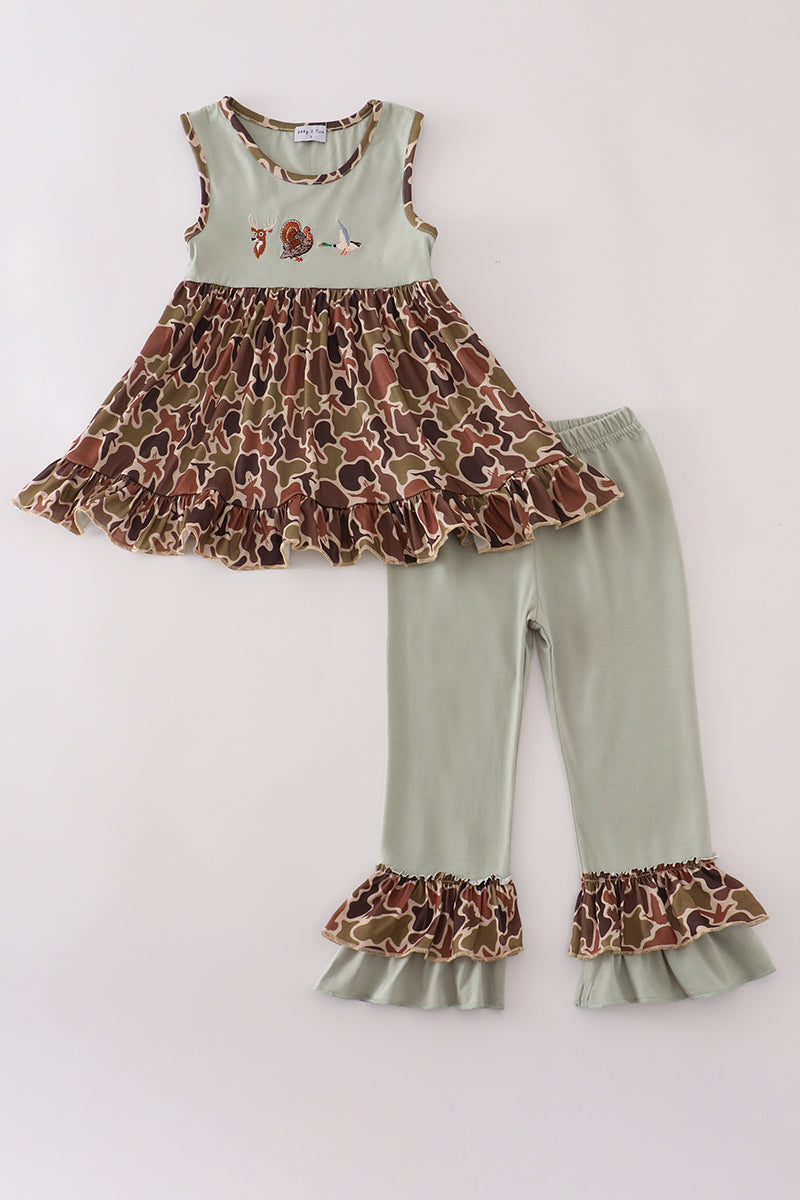 Camouflage hunting ruffle pants set